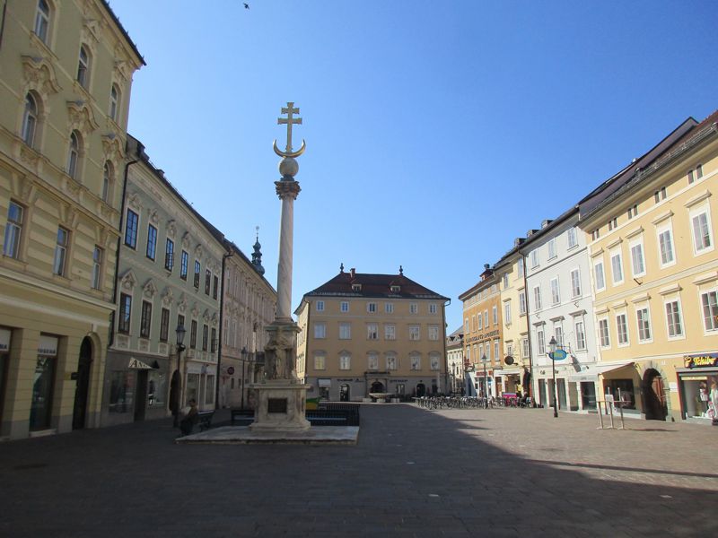 Der Alte Platz von Klagenfurt mit der Pestsäule am 17. März 2020