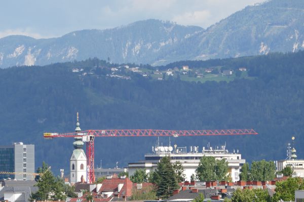 Der Blick über Klagenfurt bis nach Lipizach am 6. Juli 2022