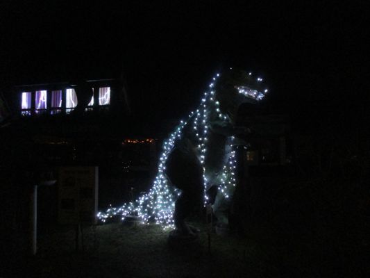 Der weihnachtsbeleuchtete T-Rex