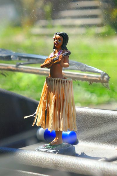 Das Ukulele spielende Hulamädchen im oooh-YEAH-Auto