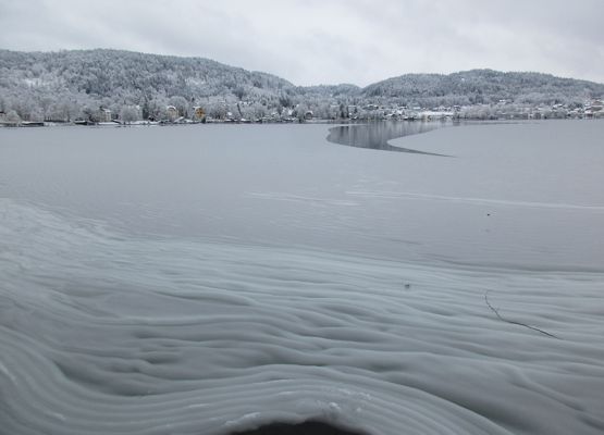 Eis und Wasser auf dem Wörthersee in Pörtschach am 31. Jänner 2021
