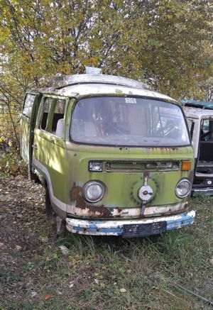 Der gelbe Schrott-VW-Bulli